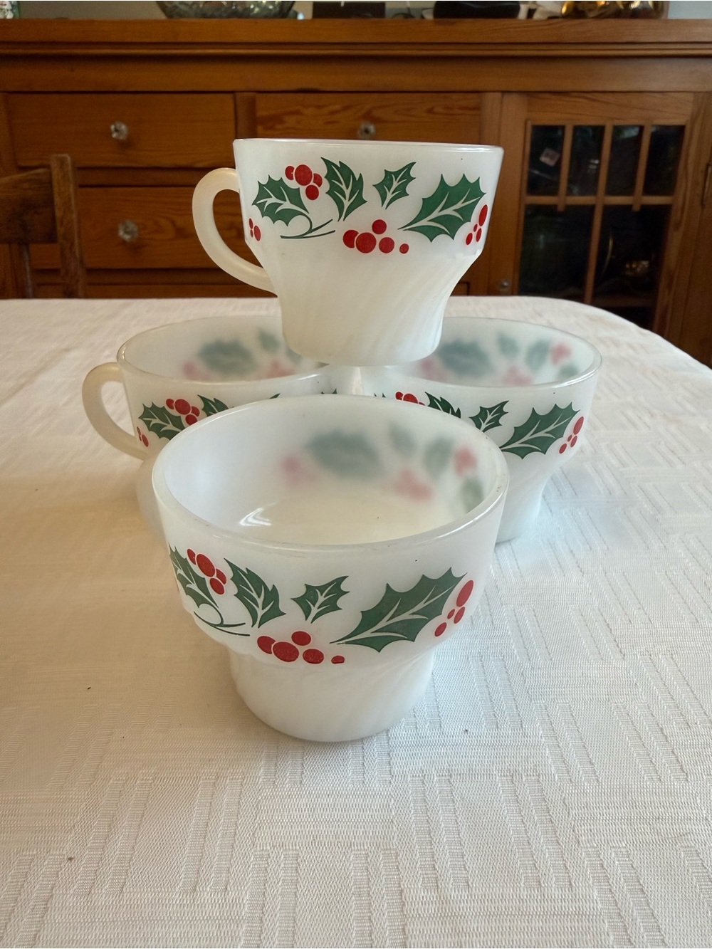 Set of 4 Vintage Termocrisa Christmas Holly Leaf & Berry Milk Glass Cups